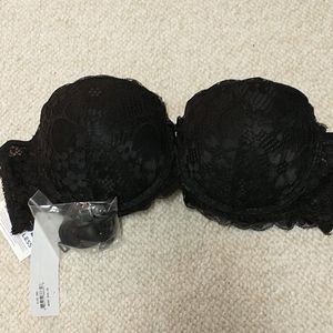 Black lace strapless bra